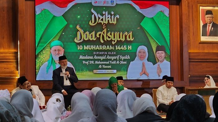 Gubernur Khofifah Gelar Zikir dan Doa Asyura untuk Keberkahan Seluruh Masyarakat Jawa Timur Gubernur Khofifah Gelar Zikir dan Doa Asyura untuk Keberkahan Seluruh Masyarakat Jawa Timur