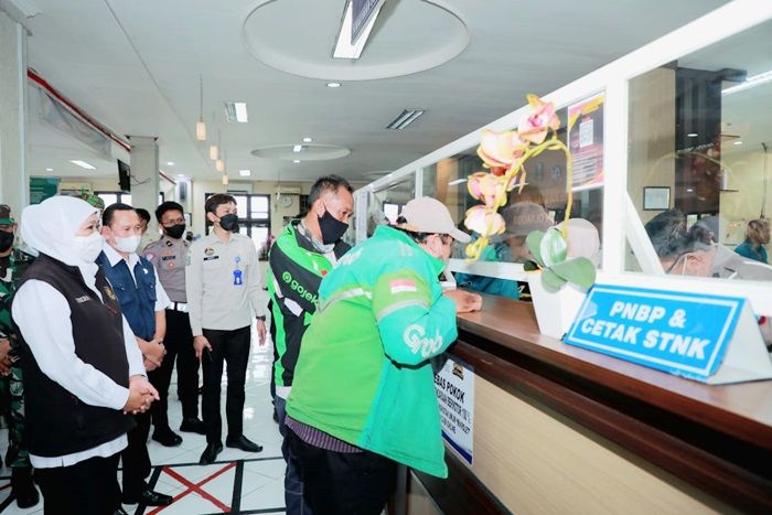 Salurkan Program Perlindungan Sosial di Sidoarjo, Khofifah: Segera untuk Ringankan Beban Masyarakat Salurkan Program Perlindungan Sosial di Sidoarjo, Khofifah: Segera untuk Ringankan Beban Masyarakat