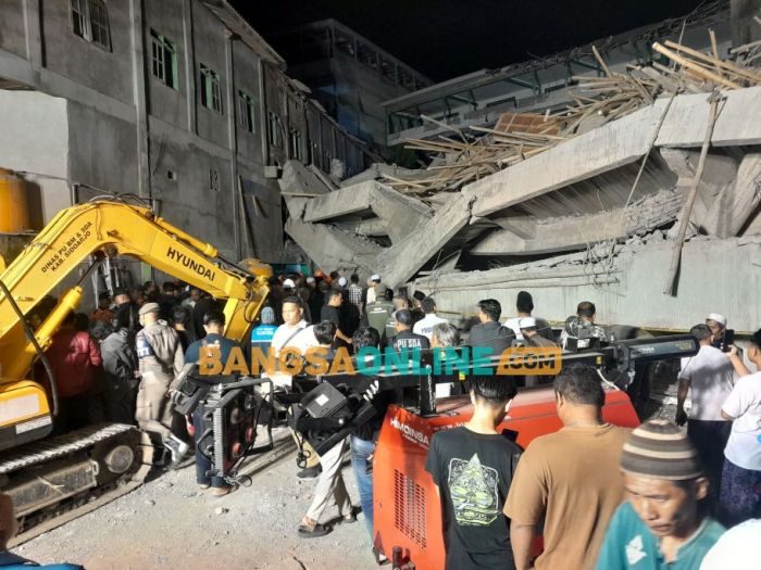 Pastikan Evakuasi Hingga Tuntas, Bupati Subandi Sampaikan Duka untuk Korban Tragedi Al Khoziny