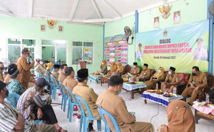 Ngantor di Desa Gredek, Wabup Gresik Ziarah dan Dialog dengan Warga Ngantor di Desa Gredek, Wabup Gresik Ziarah dan Dialog dengan Warga