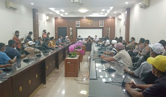 Desakan Pedagang Berhasil, 2 Hari Lagi Belasan Pasar Hewan di Jember akan Dibuka Desakan Pedagang Berhasil, 2 Hari Lagi Belasan Pasar Hewan di Jember akan Dibuka