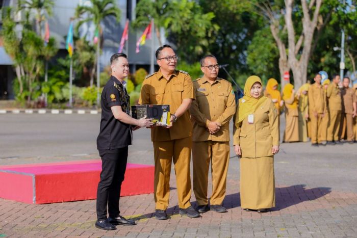 Pemkab Gresik Terima Hibah 35 Perangkat GPS Tracker dari PT Vastel Telematika Integrasi Pemkab Gresik Terima Hibah 35 Perangkat GPS Tracker dari PT Vastel Telematika Integrasi
