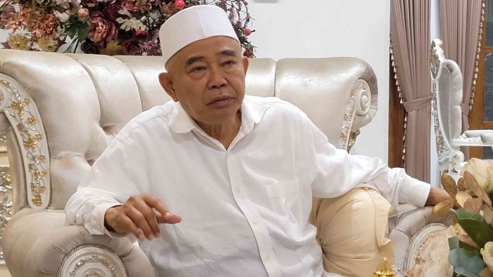 Kiai Asep Terkejut Dahlan Iskan Jadi Tersangka Kiai Asep Terkejut Dahlan Iskan Jadi Tersangka