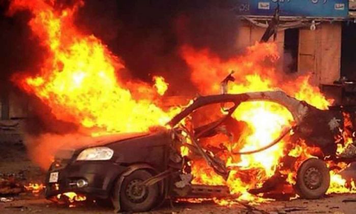 Teror Bakar Mobil di Sampang, Motif dan Pelaku Belum Terungkap Teror Bakar Mobil di Sampang, Motif dan Pelaku Belum Terungkap