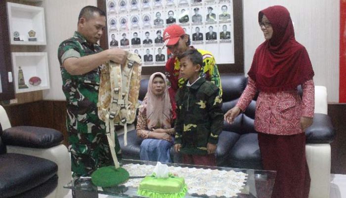 Dandim 0807/Tulungagung Berikan Apresiasi Aksi Patriotisme Bocah SD Pemanjat Tiang Bendera