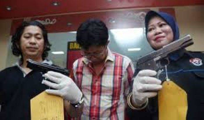 Main Tembak, Pengusaha Plastik Warga Surabaya ini Masuk Bui Main Tembak, Pengusaha Plastik Warga Surabaya ini Masuk Bui