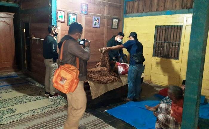 Pemuda di Ngawi Diduga Tewas Karena Dianiaya Adik, Jenazah Batal Dimakamkan Pemuda di Ngawi Diduga Tewas Karena Dianiaya Adik, Jenazah Batal Dimakamkan