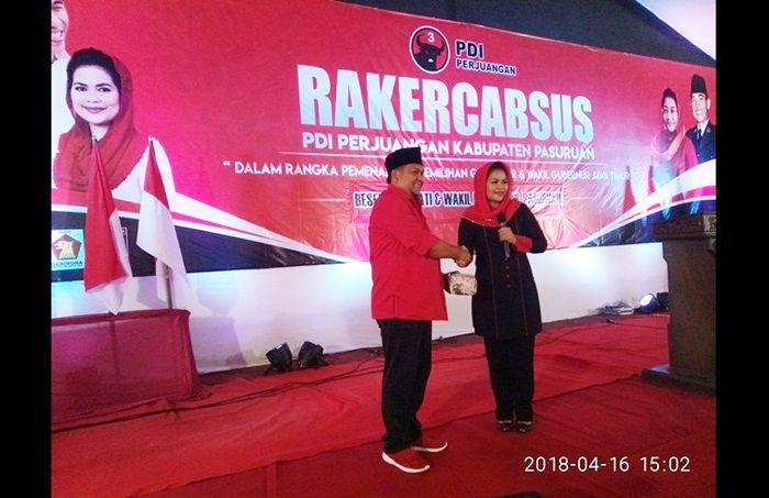 Hadiri Rakercabsus PDIP Pasuruan, Puti Serahkan Rp 140 Juta