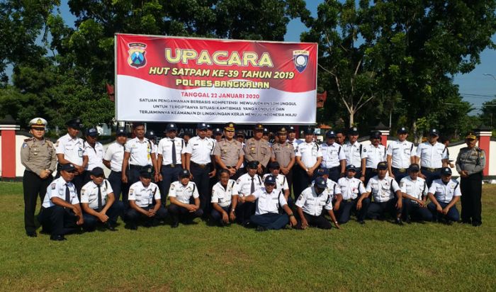 Kapolres Bangkalan Minta Perusahaan Berikan Gaji yang Layak untuk Satpam Kapolres Bangkalan Minta Perusahaan Berikan Gaji yang Layak untuk Satpam