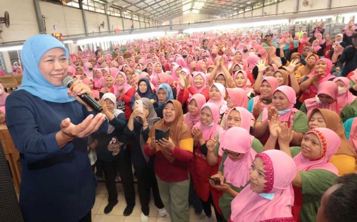 Pekerja MPS Trowulan Kompak Pilih Gubernur yang Full Senyum Pekerja MPS Trowulan Kompak Pilih Gubernur yang Full Senyum