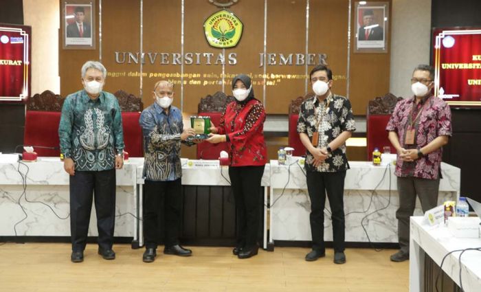 Kunjungi Unej, ULM Banjarmasin Perdalam Proses Peralihan PT Satker Jadi BLU Kunjungi Unej, ULM Banjarmasin Perdalam Proses Peralihan PT Satker Jadi BLU