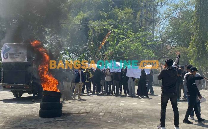 Soal Demo Mahasiswa Unira, Rektor Buka Suara Tapi Tak Ada Solusi Soal Demo Mahasiswa Unira, Rektor Buka Suara Tapi Tak Ada Solusi