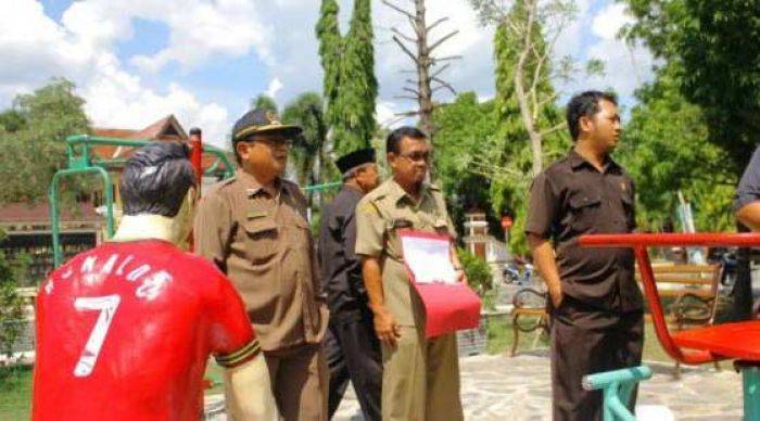 Pekerjaan Proyek Face Off Alun-Alun Ngawi Tak Sesuai Pekerjaan Proyek Face Off Alun-Alun Ngawi Tak Sesuai