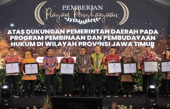 Kanwil Kemenkumham Jatim: 223 Desa/Kelurahan di Jawa Timur Bepredikat Sadar Hukum Kanwil Kemenkumham Jatim: 223 Desa/Kelurahan di Jawa Timur Bepredikat Sadar Hukum