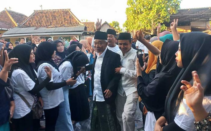 Kampanyekan Paslon Mubarok di Kemlagi, Kiai Asep Beberkan 4 Program Makmur Kampanyekan Paslon Mubarok di Kemlagi, Kiai Asep Beberkan 4 Program Makmur