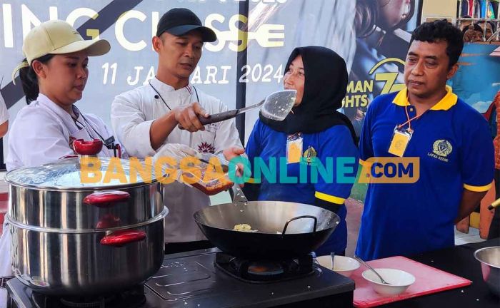 Pj Wali Kota Buka Pelatihan Memasak untuk Warga Binaan Lapas 2A Kediri Pj Wali Kota Buka Pelatihan Memasak untuk Warga Binaan Lapas 2A Kediri