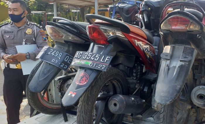 Kecelakaan Motor Vs Truk di Bence Blitar, Satu Orang Meninggal Dunia Kecelakaan Motor Vs Truk di Bence Blitar, Satu Orang Meninggal Dunia