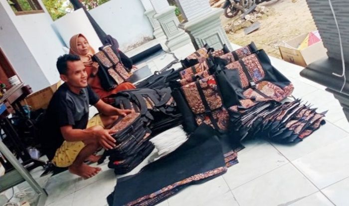Hasil Program WUB Mulai Tampak: Produk Tas, Songkok, dan Sarung Tenun Menuai Banyak Pesanan Hasil Program WUB Mulai Tampak: Produk Tas, Songkok, dan Sarung Tenun Menuai Banyak Pesanan