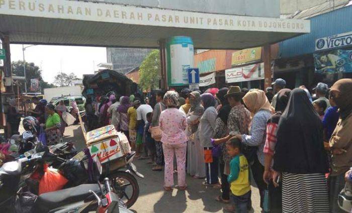 Gencar Operasi Pasar, Disperindag Bojonegoro Klaim Harga Kebutuhan Pokok Turun