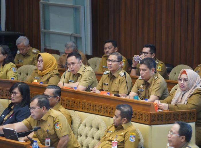Hadiri Raker dan RDP Bersama Komisi II DPR RI, Pj Wali Kota Batu: Jelang Pilkada Terpantau Kondusif Hadiri Raker dan RDP Bersama Komisi II DPR RI, Pj Wali Kota Batu: Jelang Pilkada Terpantau Kondusif