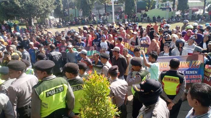 Demo Kantor Kecamatan Jenu, ​Ratusan Warga Remen dan Mentoso Pertanyakan Surat Pembebasan Lahan