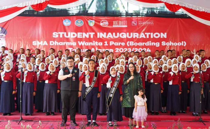 Pengukuhan Siswa SMA Boarding School, Bupati Kediri: Tahun Pertama Sebagai Pembuktian Pengukuhan Siswa SMA Boarding School, Bupati Kediri: Tahun Pertama Sebagai Pembuktian