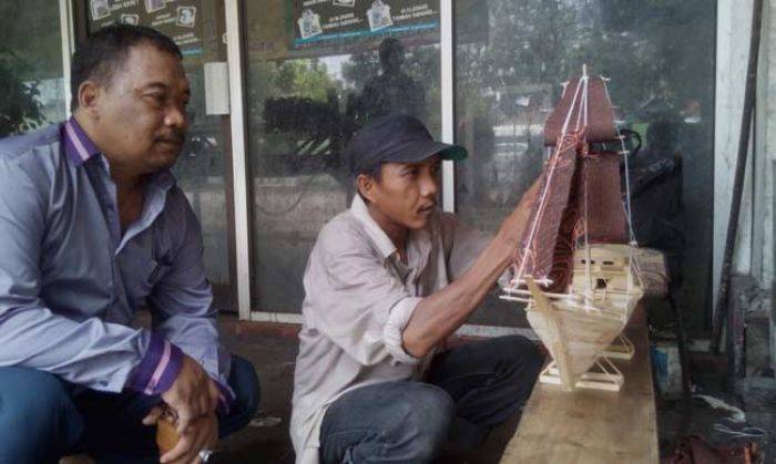 Pungut Tusuk Es Krim dari Tempat Sampah, Pria di Nganjuk ini Ciptakan Miniatur Bernilai Seni Tinggi Pungut Tusuk Es Krim dari Tempat Sampah, Pria di Nganjuk ini Ciptakan Miniatur Bernilai Seni Tinggi