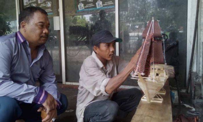 Pungut Tusuk Es Krim dari Tempat Sampah, Pria di Nganjuk ini Ciptakan Miniatur Bernilai Seni Tinggi 