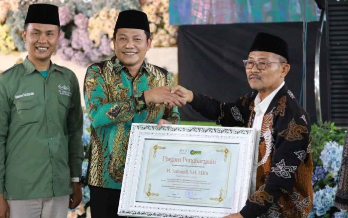 Bupati Sidoarjo Ajak Seluruh Masyarakat Peduli Yatim Piatu Bupati Sidoarjo Ajak Seluruh Masyarakat Peduli Yatim Piatu