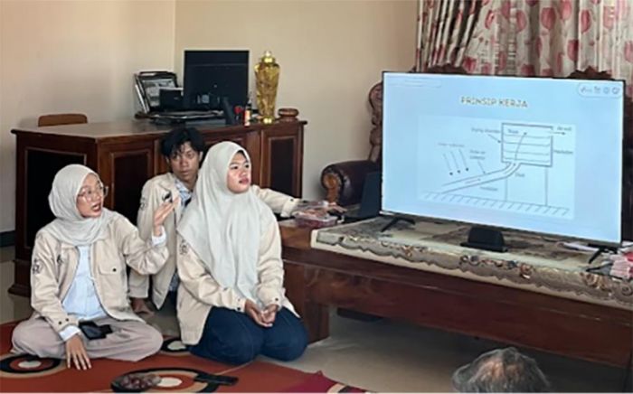 Manfaatkan Energi Surya, Tim Teknik Fisika ITS Kembangkan Solar Dryer untuk Petani Cabai Mojorejo