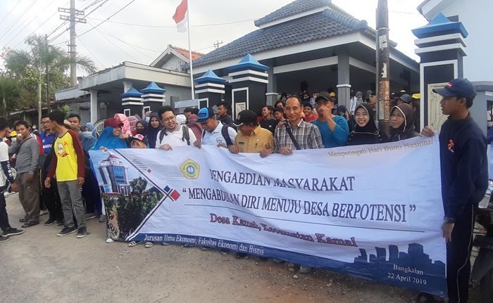 Gagas One Class One Village, FE UTM Bangkalan Gelar Baksos di Kamal Gagas One Class One Village, FE UTM Bangkalan Gelar Baksos di Kamal