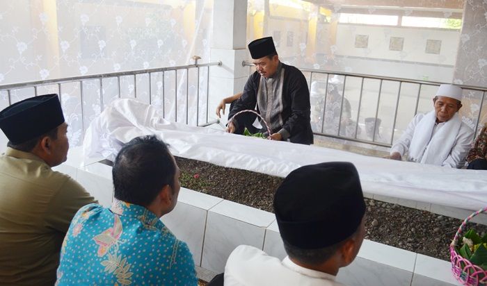 Wabup Pungkasiadi Didaulat Baca Paluhuran di Haul Syekh Jumadil Kubro ke-643