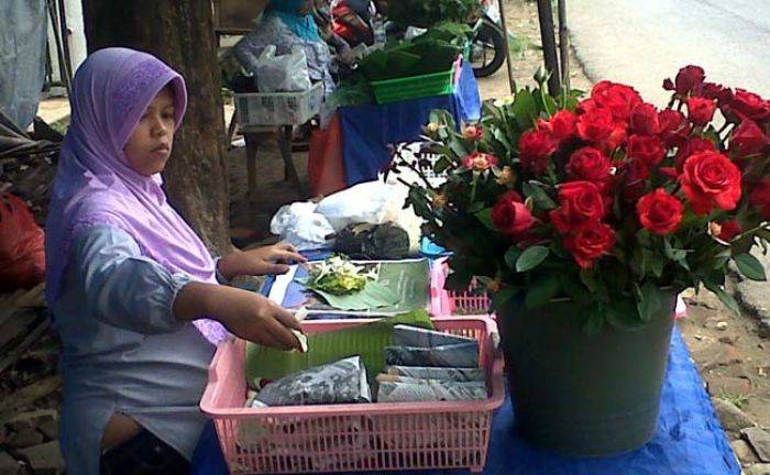 Jelang Ramadan, TPU Sisir Kota Batu Dipenuhi Peziarah Jelang Ramadan, TPU Sisir Kota Batu Dipenuhi Peziarah