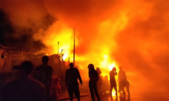 Gudang Kayu di Jalan Lingkar Timur Sidoarjo Terbakar