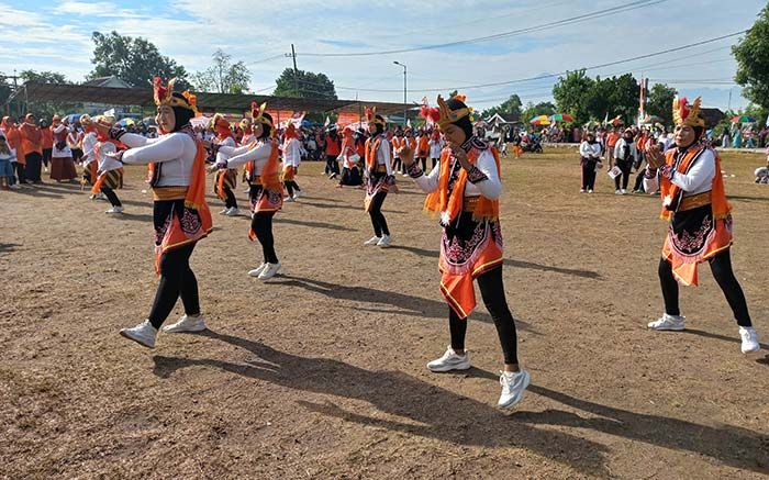Ratusan Emak-emak Ikut Lomba Senam Go PKS Go Di Lapangan Lengkong Mojoanyar Mojokerto