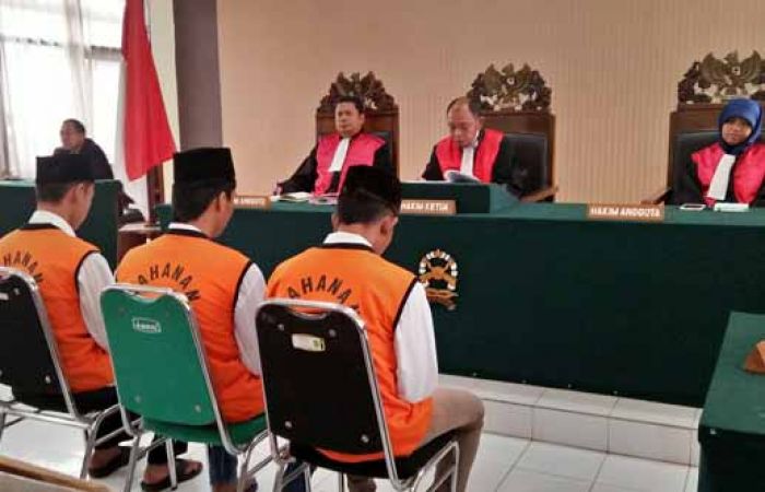 Sidang Vonis 3 Terdakwa Pembunuhan Pemuda Karangsari, Sigit Dihukum Mati Sidang Vonis 3 Terdakwa Pembunuhan Pemuda Karangsari, Sigit Dihukum Mati