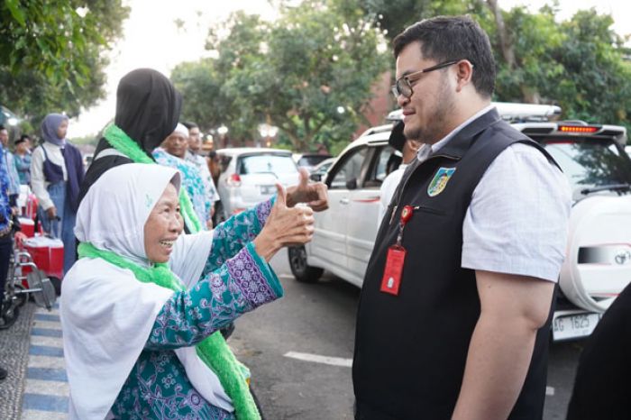 Dibawakan Bekal Sambel Pecel, Jemaah Haji Kediri Ucapkan Terima Kasih Mas Dhito Dibawakan Bekal Sambel Pecel, Jemaah Haji Kediri Ucapkan Terima Kasih Mas Dhito