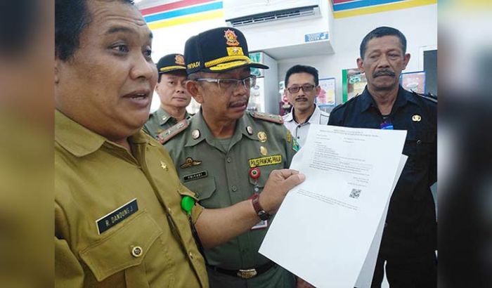 Izin Belum Lengkap, Dua Indomaret di Kota Malang Ditertibkan Petugas Gabungan Izin Belum Lengkap, Dua Indomaret di Kota Malang Ditertibkan Petugas Gabungan