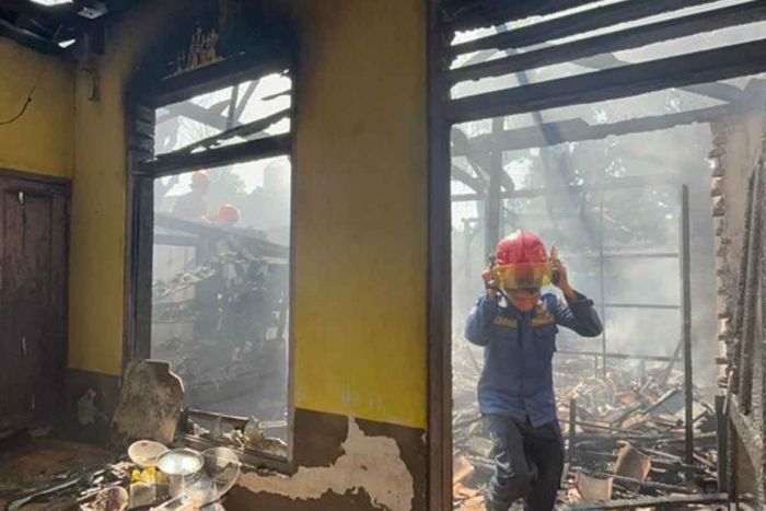 Diduga Korsleting Listrik, Rumah di Pasar Dlanggu Mojokerto Terbakar Diduga Korsleting Listrik, Rumah di Pasar Dlanggu Mojokerto Terbakar
