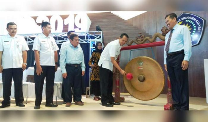 Rektor UMPO Berangkatkan 855 Mahasiswanya Ikuti KKN 2019 Rektor UMPO Berangkatkan 855 Mahasiswanya Ikuti KKN 2019