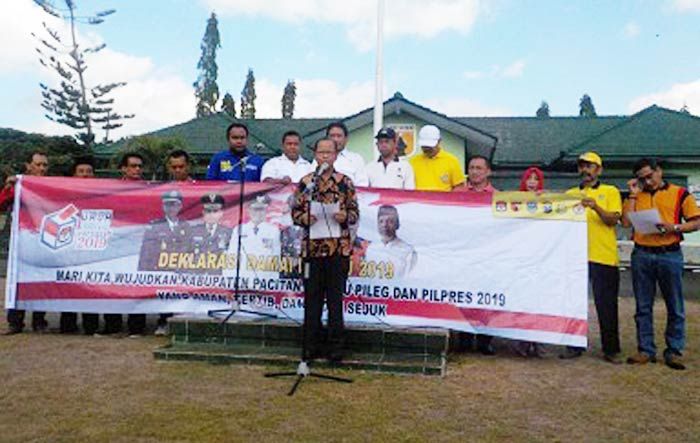 Forkopimda dan Parpol Pacitan Gelar Deklarasi Damai Forkopimda dan Parpol Pacitan Gelar Deklarasi Damai