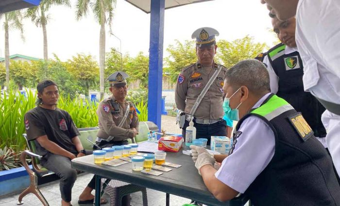 Polres Kediri Gelar Tes Urine dan Sosialisasi Operasi Keselamatan Semeru di Terminal Pare Polres Kediri Gelar Tes Urine dan Sosialisasi Operasi Keselamatan Semeru di Terminal Pare