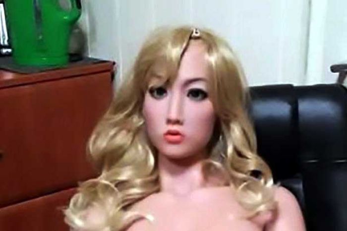 Lahdalah.... Pelacur Asli Dikalahkan Boneka Seks Lahdalah.... Pelacur Asli Dikalahkan Boneka Seks