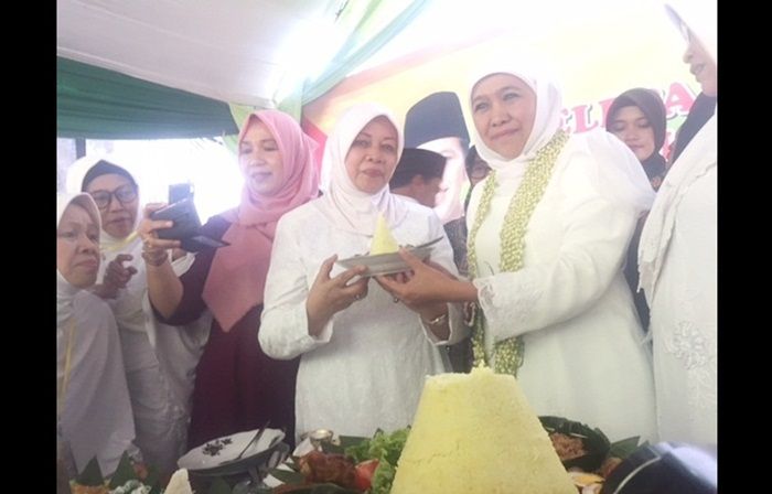 Lepas CJH Muslimat NU, Khofifah Ingin Kediri Miliki Embarkasi Sendiri