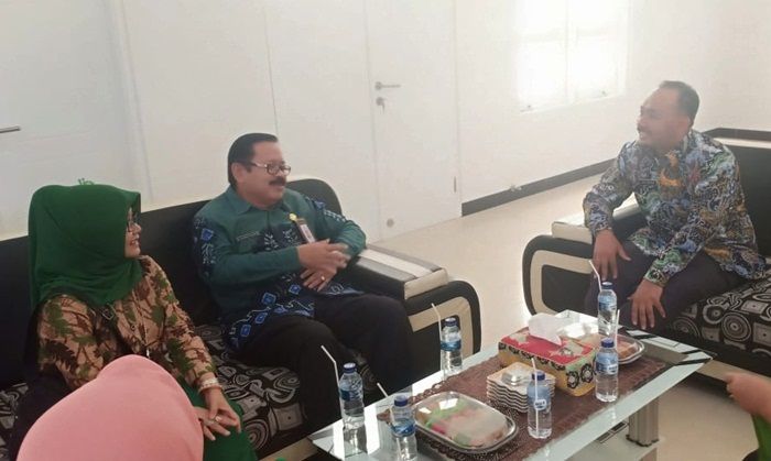 Promosikan KKBPK di Ngawi, BKKBN Jatim Usung Cak Nun dan Kiai Kanjeng Promosikan KKBPK di Ngawi, BKKBN Jatim Usung Cak Nun dan Kiai Kanjeng