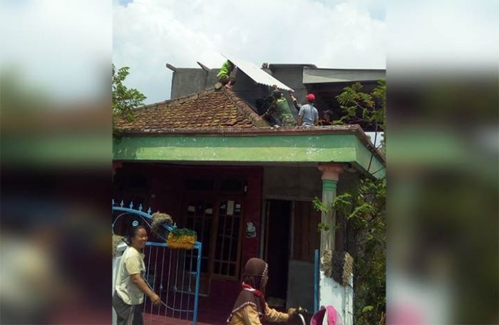 Pembenahan Rumah Terdampak Puting Beliung di Tulangan Tuntas Hari Ini Pembenahan Rumah Terdampak Puting Beliung di Tulangan Tuntas Hari Ini