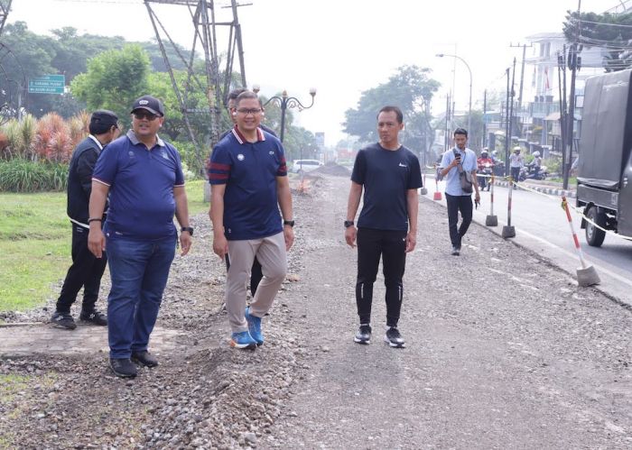 Pj Wali Kota Batu Minta Perbaikan Ruas Jalan Sultan Agung Dipercepat Pj Wali Kota Batu Minta Perbaikan Ruas Jalan Sultan Agung Dipercepat