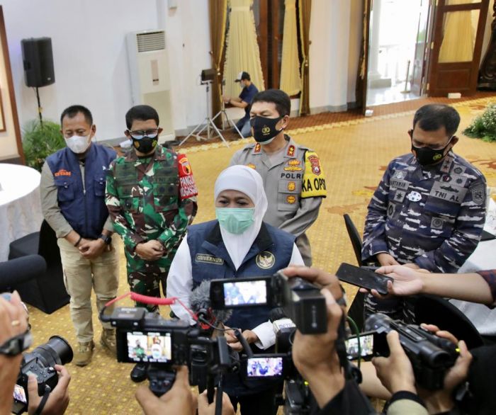 Gubernur Khofifah Siap Divaksin Pertama, 317.000 Dosis Vaksin Covid-19 Datang di Jatim Awal Januari Gubernur Khofifah Siap Divaksin Pertama, 317.000 Dosis Vaksin Covid-19 Datang di Jatim Awal Januari