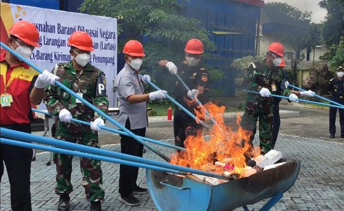 Jutaan Batang Rokok Ilegal Senilai Miliaran Rupiah Sampai Sex Toys Dimusnahkan KPPBC Juanda