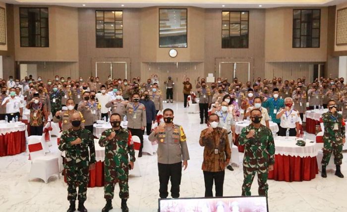 Ops Lilin Semeru, Polda Jatim Kerahkan 8.889 Personel Amankan Cuti Natal dan Tahun Baru 2021 Ops Lilin Semeru, Polda Jatim Kerahkan 8.889 Personel Amankan Cuti Natal dan Tahun Baru 2021